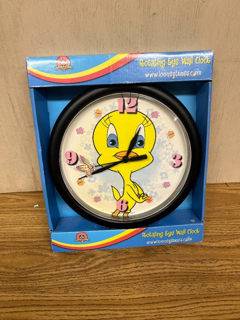 VTG Warner Brothers Looney Tunes Tweety Bird Wall Clock Rotating Eyes room